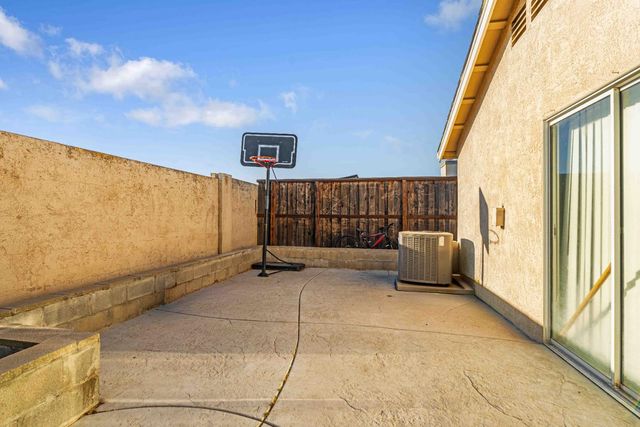 5613 Rose Brook Dr, Riverbank, CA 95367