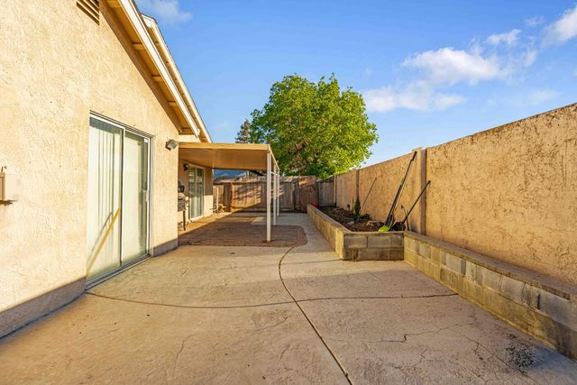 5613 Rose Brook Dr, Riverbank, CA 95367