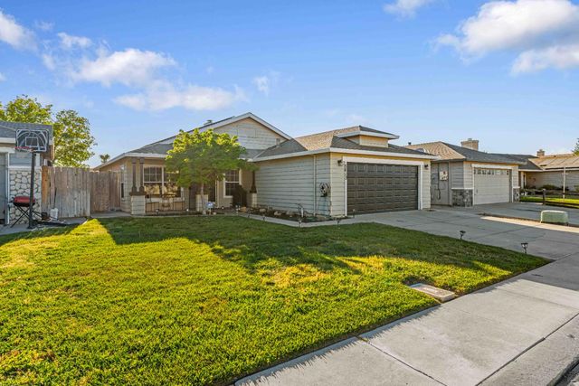 5613 Rose Brook Dr, Riverbank, CA 95367