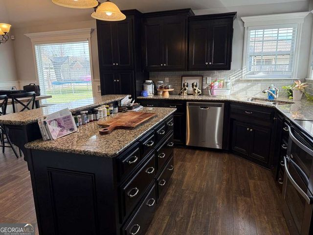 5255 Carlton Ridge Circle, Hahira, GA 31632