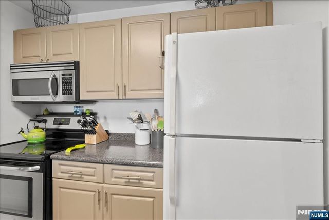 1104 City Place, Edgewater, NJ 07020
