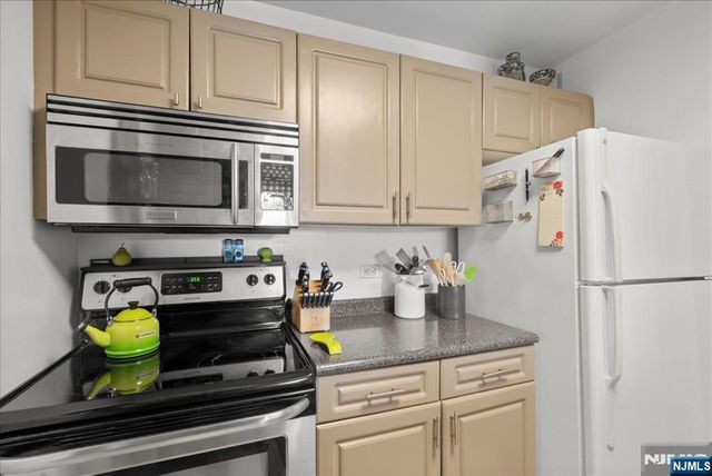 1104 City Place, Edgewater, NJ 07020