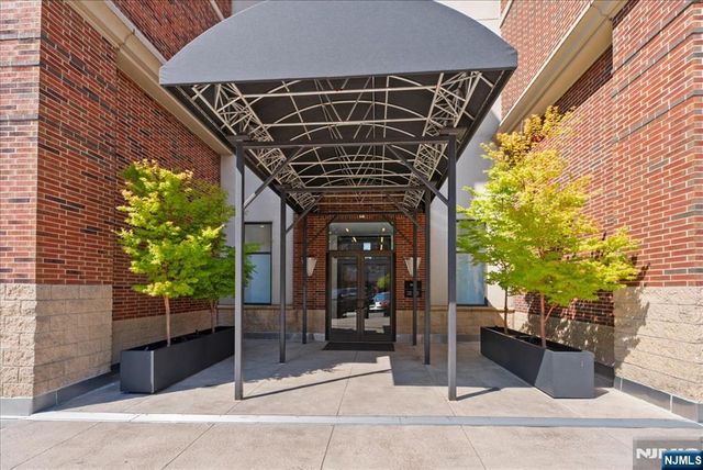 1104 City Place, Edgewater, NJ 07020
