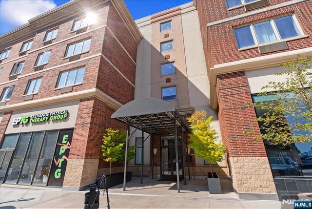 1104 City Place, Edgewater, NJ 07020