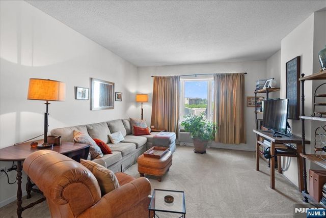 1104 City Place, Edgewater, NJ 07020
