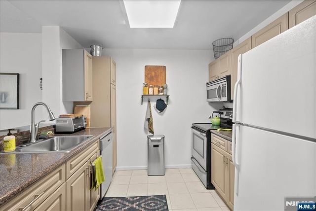 1104 City Place, Edgewater, NJ 07020