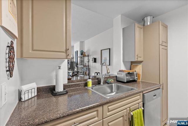 1104 City Place, Edgewater, NJ 07020