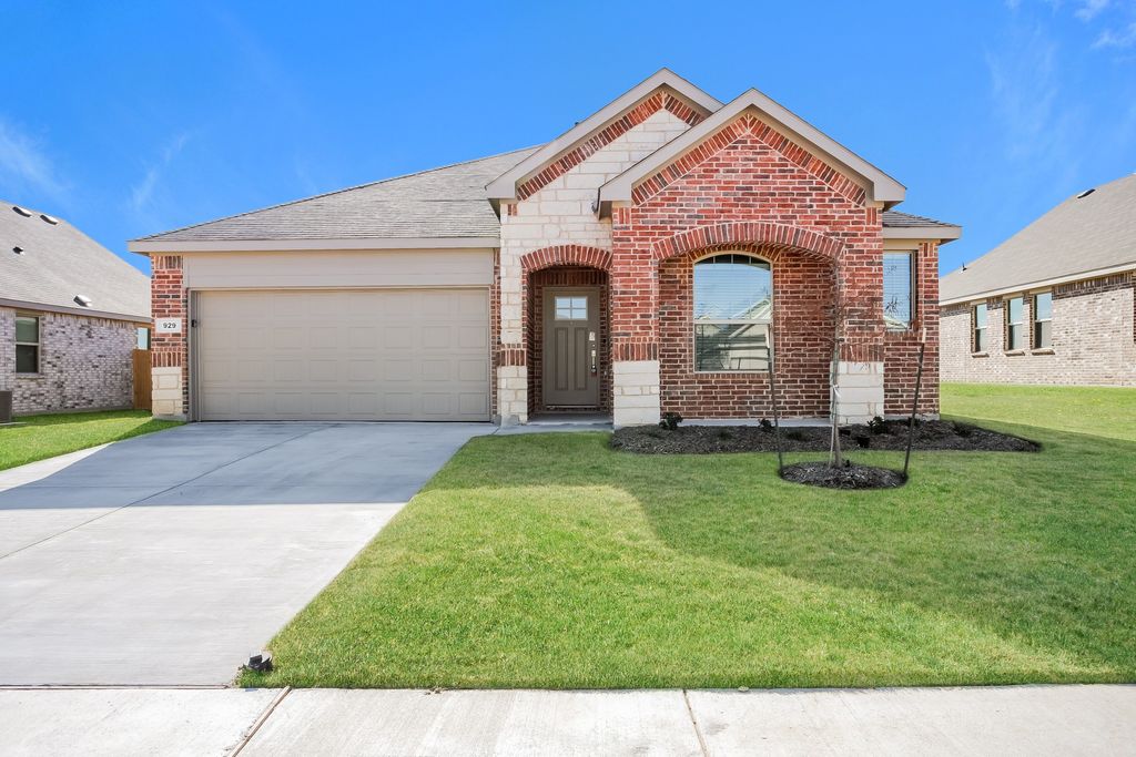 901 High Noon Drive, Fort Worth, TX 76052