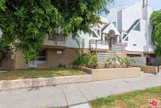 13915 Sherman Way, Van Nuys (los Angeles), CA 91405