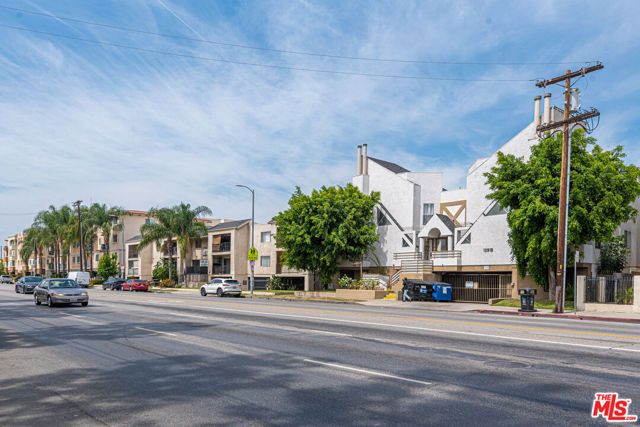 13915 Sherman Way, Van Nuys (los Angeles), CA 91405