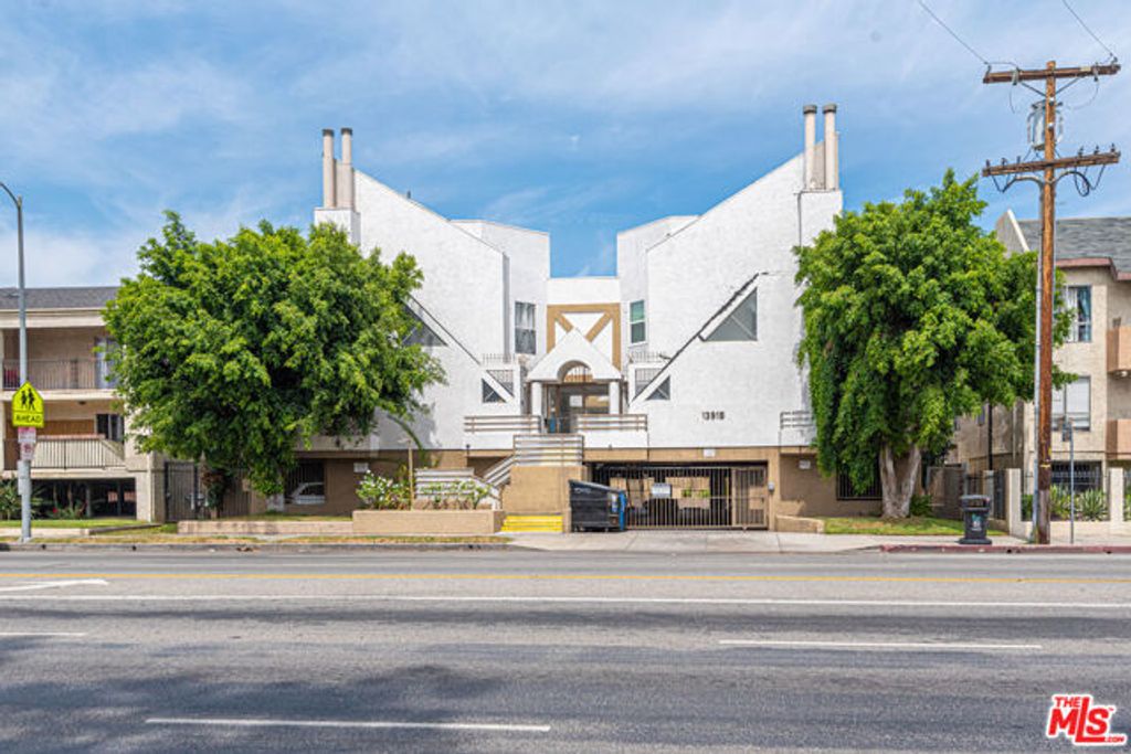 13915 Sherman Way, Van Nuys (los Angeles), CA 91405