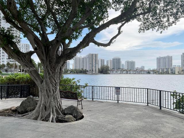 2780 NE 183rd St 1802, Aventura, FL 33160