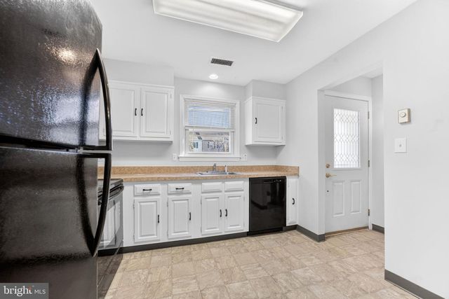 1930 CRICKLEWOOD CV, Fogelsville, PA 18051