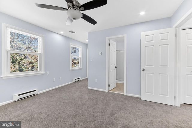 1930 CRICKLEWOOD CV, Fogelsville, PA 18051