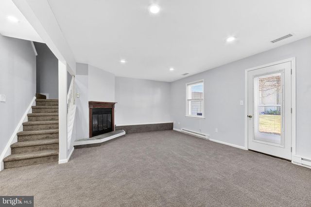 1930 CRICKLEWOOD CV, Fogelsville, PA 18051