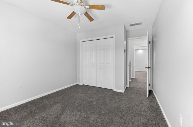 1930 CRICKLEWOOD CV, Fogelsville, PA 18051