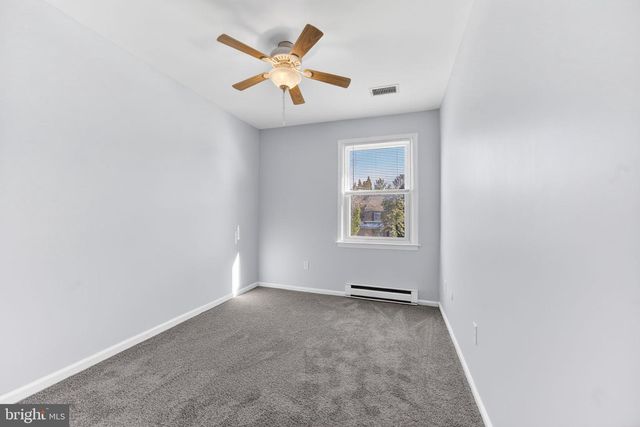 1930 CRICKLEWOOD CV, Fogelsville, PA 18051