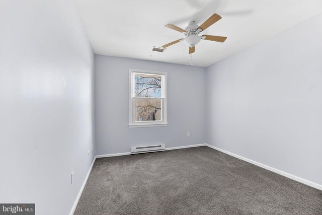 1930 CRICKLEWOOD CV, Fogelsville, PA 18051