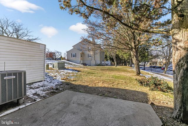 1930 CRICKLEWOOD CV, Fogelsville, PA 18051