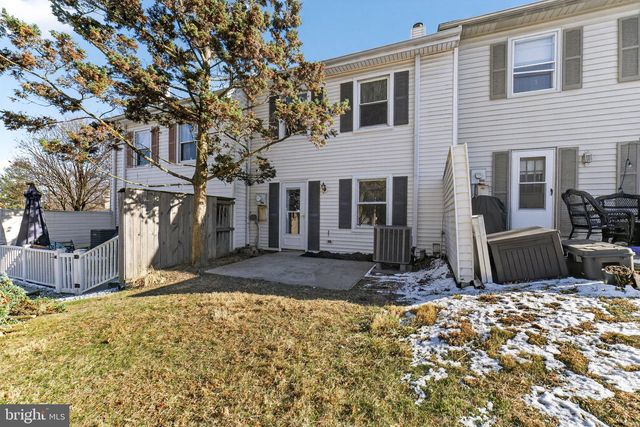 1930 CRICKLEWOOD CV, Fogelsville, PA 18051