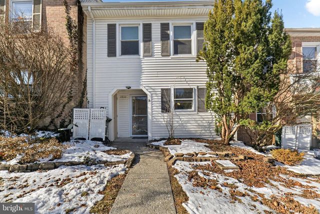 1930 CRICKLEWOOD CV, Fogelsville, PA 18051