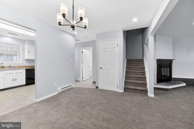 1930 CRICKLEWOOD CV, Fogelsville, PA 18051