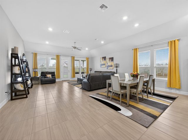 110 Duroc DR, Hutto, TX 78634