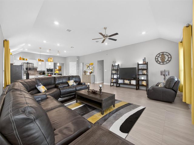 110 Duroc DR, Hutto, TX 78634