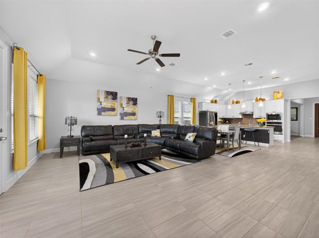 110 Duroc DR, Hutto, TX 78634