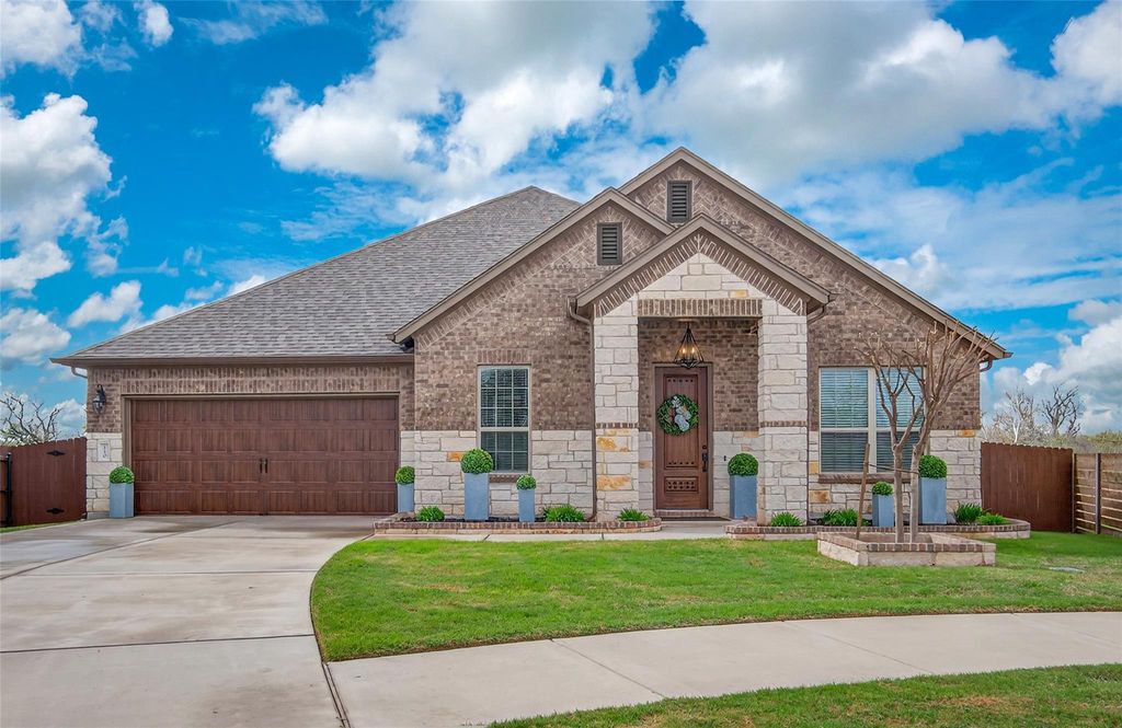110 Duroc DR, Hutto, TX 78634