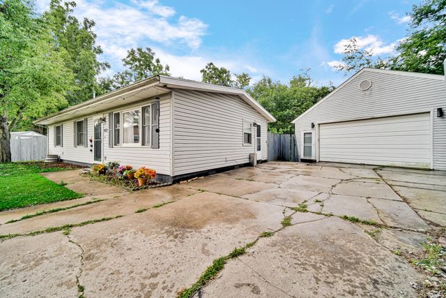 8021 Chase Place, Merrillville, IN 46410