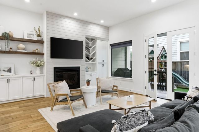 504 Oxford Street, Houston, TX 77007