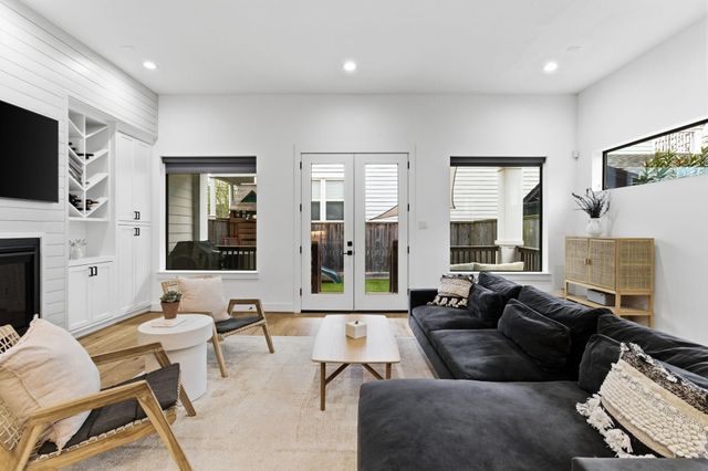 504 Oxford Street, Houston, TX 77007