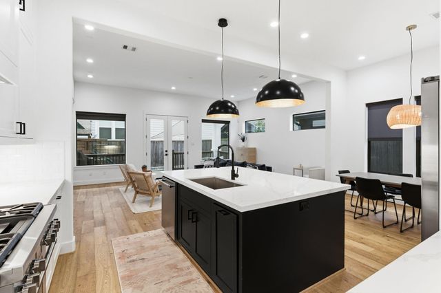 504 Oxford Street, Houston, TX 77007