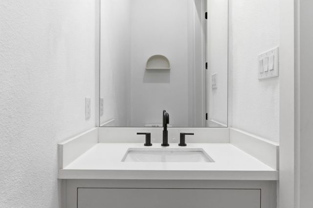 504 Oxford Street, Houston, TX 77007