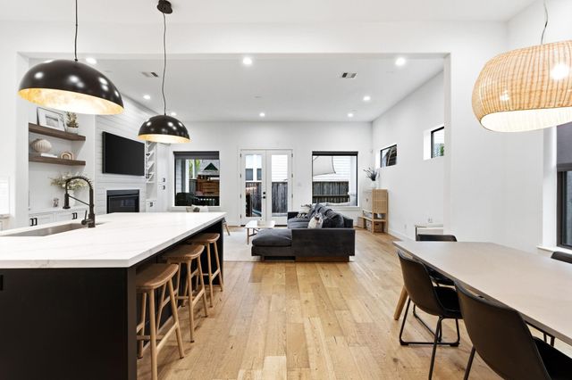 504 Oxford Street, Houston, TX 77007