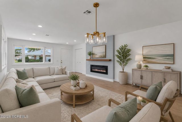 2 Sabinas Street, Toms River, NJ 08757