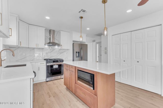 2 Sabinas Street, Toms River, NJ 08757