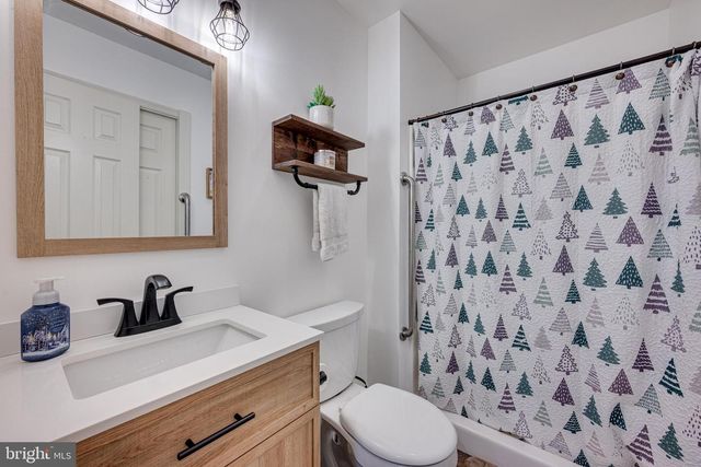 10 ELLIS AVE, Berlin, NJ 08009