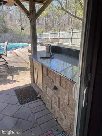 10 ELLIS AVE, Berlin, NJ 08009