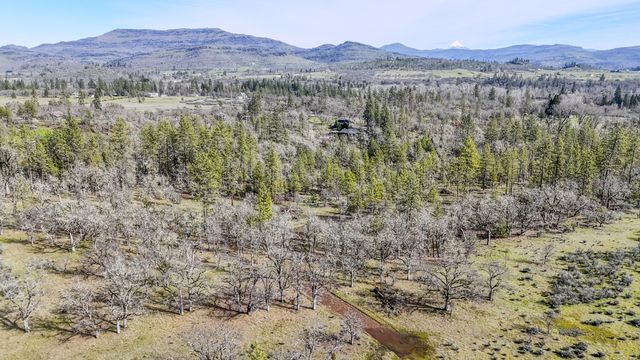 506 Greenleaf Drive, Eagle Point, OR 97524