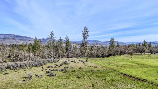 506 Greenleaf Drive, Eagle Point, OR 97524