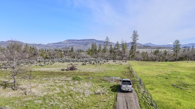 506 Greenleaf Drive, Eagle Point, OR 97524