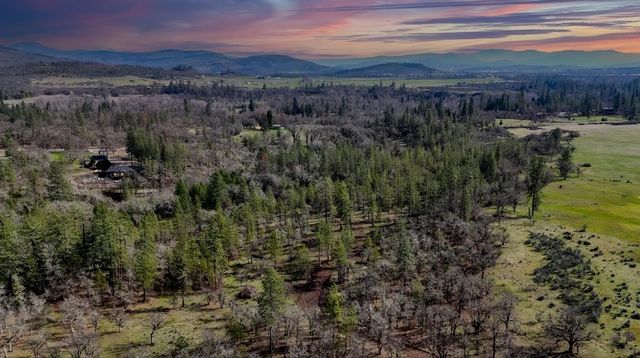 506 Greenleaf Drive, Eagle Point, OR 97524