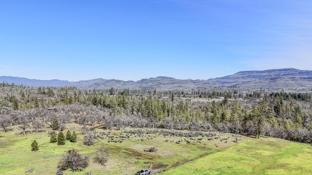 506 Greenleaf Drive, Eagle Point, OR 97524