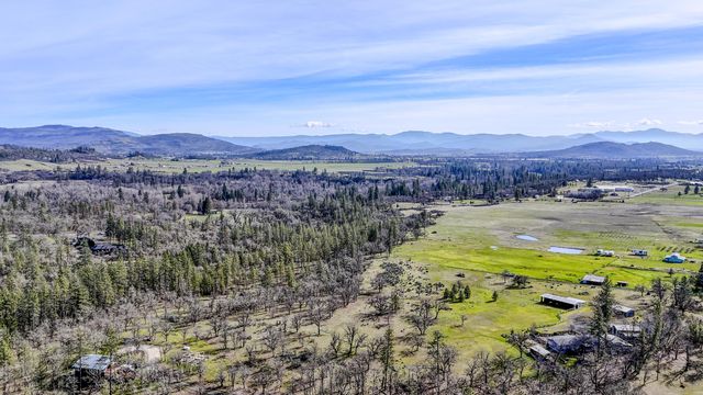 506 Greenleaf Drive, Eagle Point, OR 97524