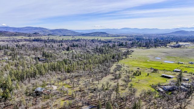 506 Greenleaf Drive, Eagle Point, OR 97524