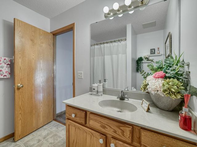 18932 Dunbury Avenue, Farmington, MN 55024