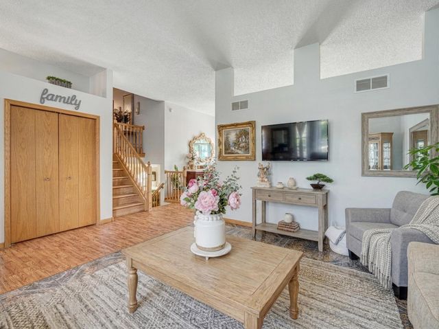 18932 Dunbury Avenue, Farmington, MN 55024