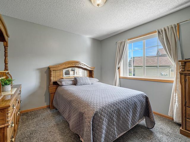 18932 Dunbury Avenue, Farmington, MN 55024